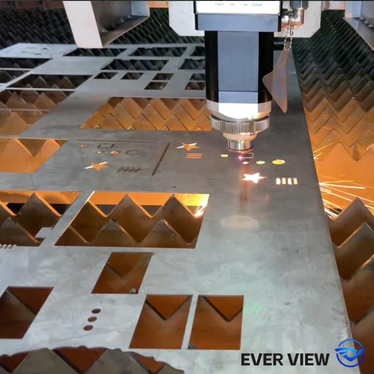 Mesin pemotongan laser memberdayakan pemrosesan perangkat keras; EVER VIEW menghasilkan pemotongan presisi batch pada produk perangkat keras kecil.